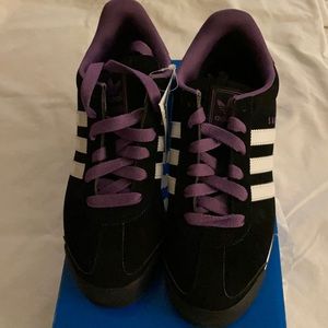Adidas tennis shoe